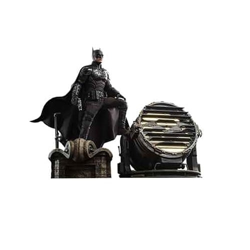 Hot Toys - Batman And Bat Signal MMS641 1/6th Scale Collectible Set Preowned Collection Only