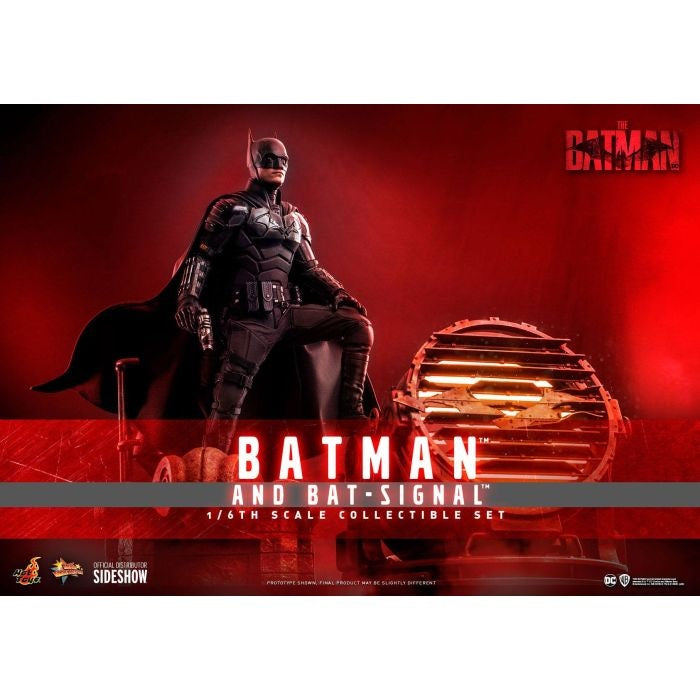 Hot Toys - Batman And Bat Signal MMS641 1/6th Scale Collectible Set Preowned Collection Only
